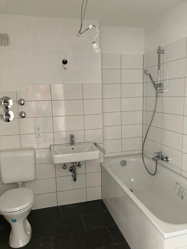 Wir renovieren für Sie: praktische 3-Zimmer-Wohnung - Foto 2