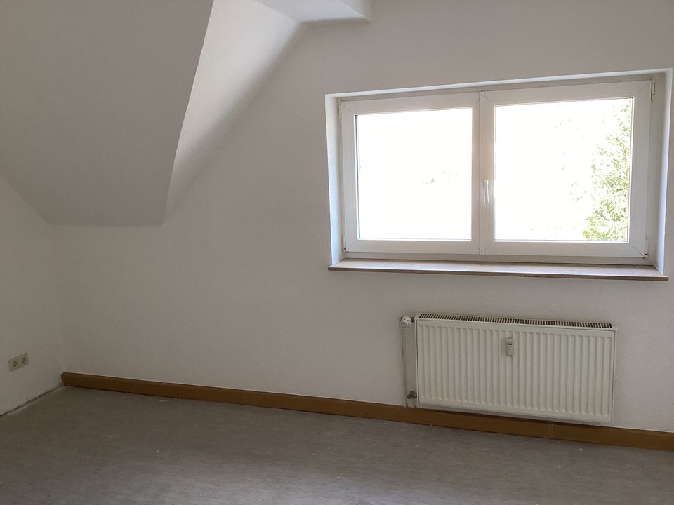 Auf gute Nachbarschaft: praktische 3-Zi.-DG - Photo 1