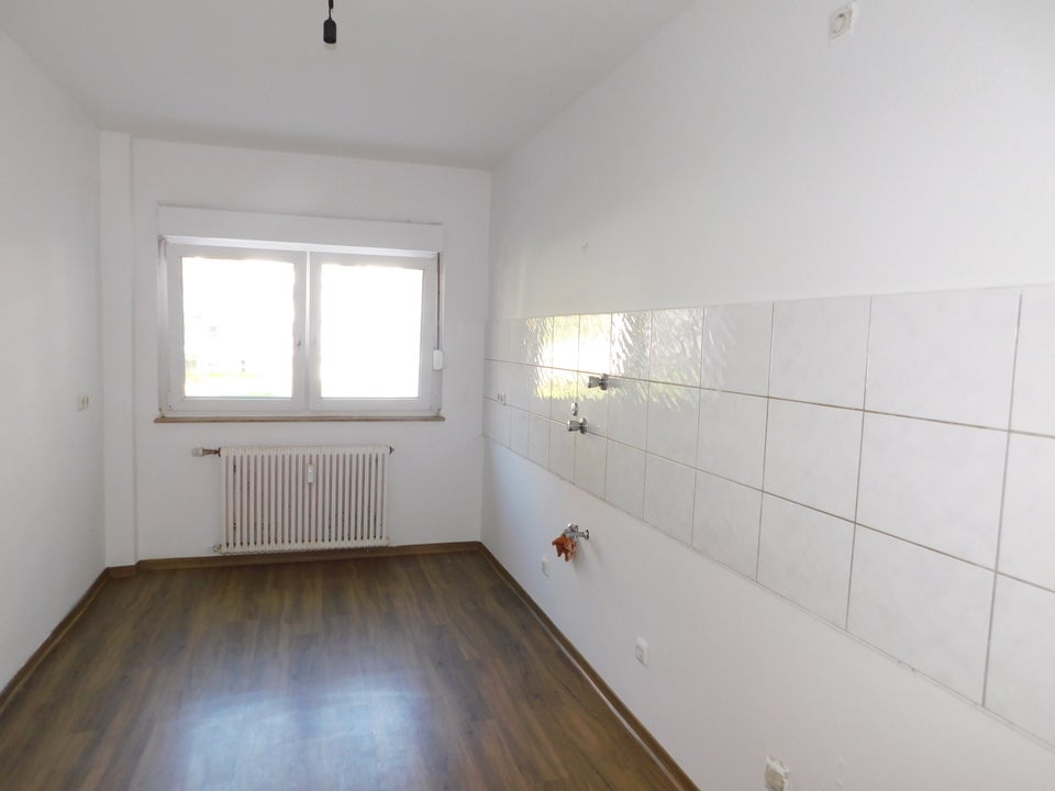 2-Raum-EG-Wohnung mit Balkon in sehr zentraler Lage zu vermieten - Photo 1