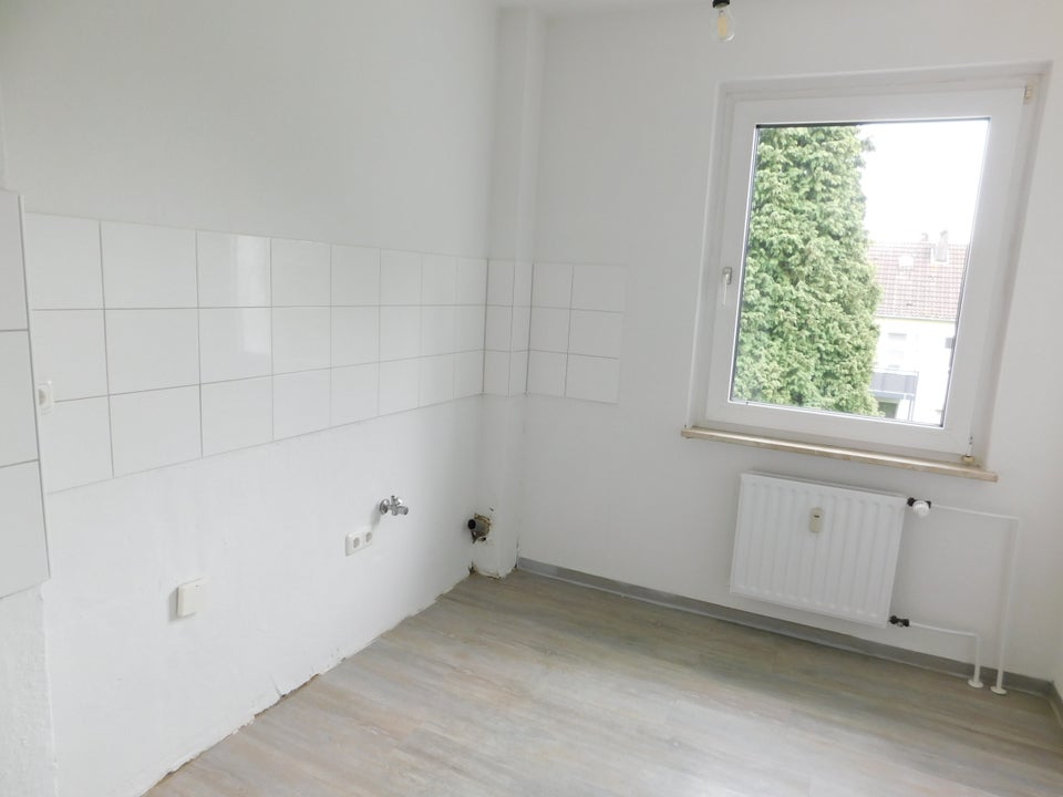 Schöne 3-Zimmer-Wohnung mit großem Balkon! - Foto 4