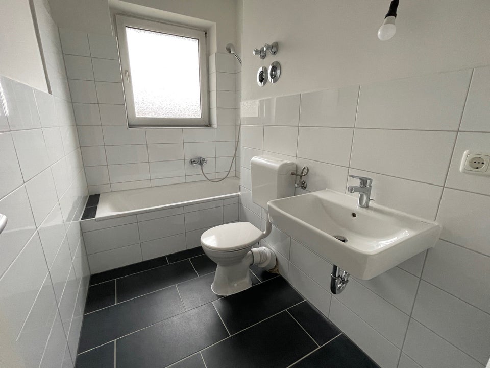 Sanierte 2-Zimmerwohnung mit Balkon - Photo 3