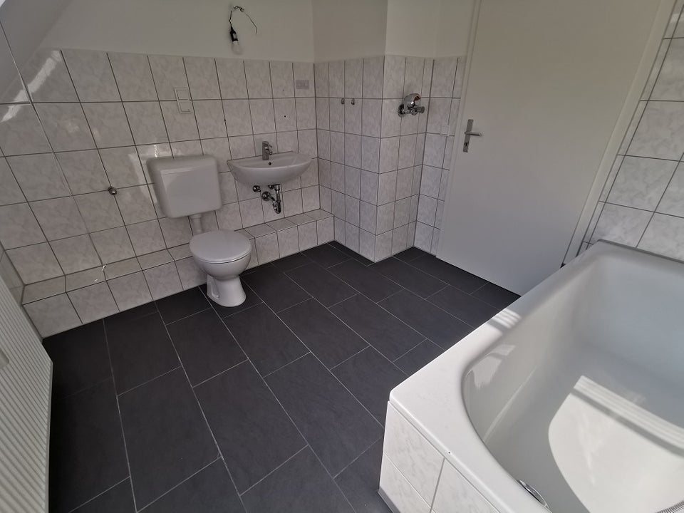 Ein tolles Wohngefühl: günstige 3-Zi.-Dachgeschosswohnung - Foto 4