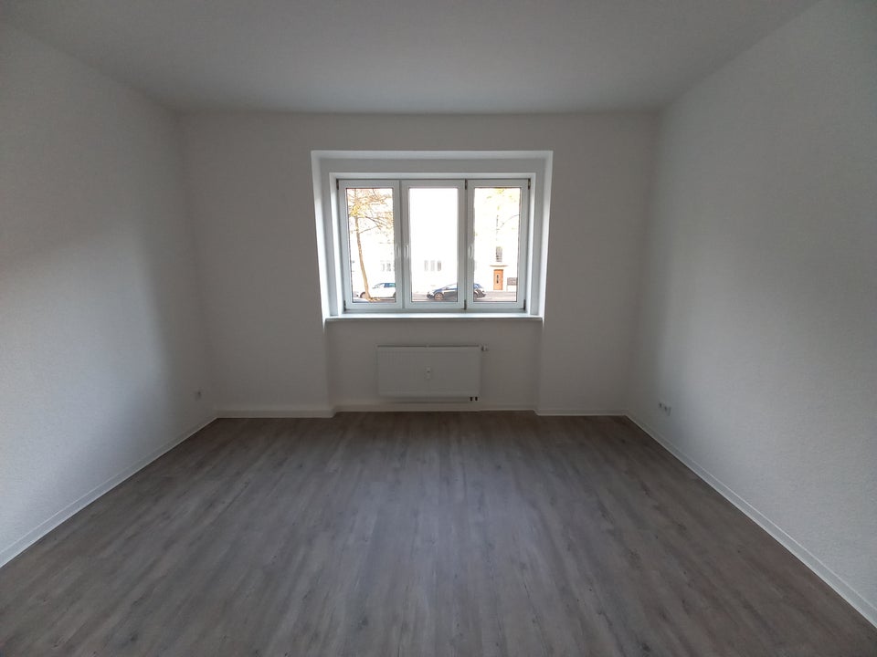 Frisch renovierte 3 Raumwohnung mit Balkon wartet auf Sie! - Foto 1