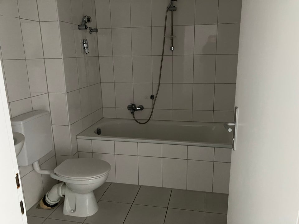 Jetzt zugreifen - gut geschnittene 2-Zimmer-Wohnung mit Balkon - Photo 2