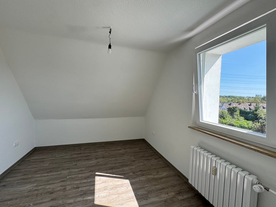 gemütliche, sanierte 2,5-Zimmer-Dachgeschosswohnung - Foto 2