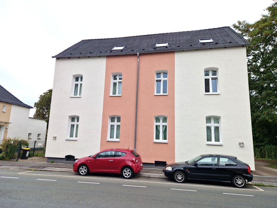 Wohnglück komplett renovierte 3-Z-DG-Whg. mit eigenem Garten - Foto 2