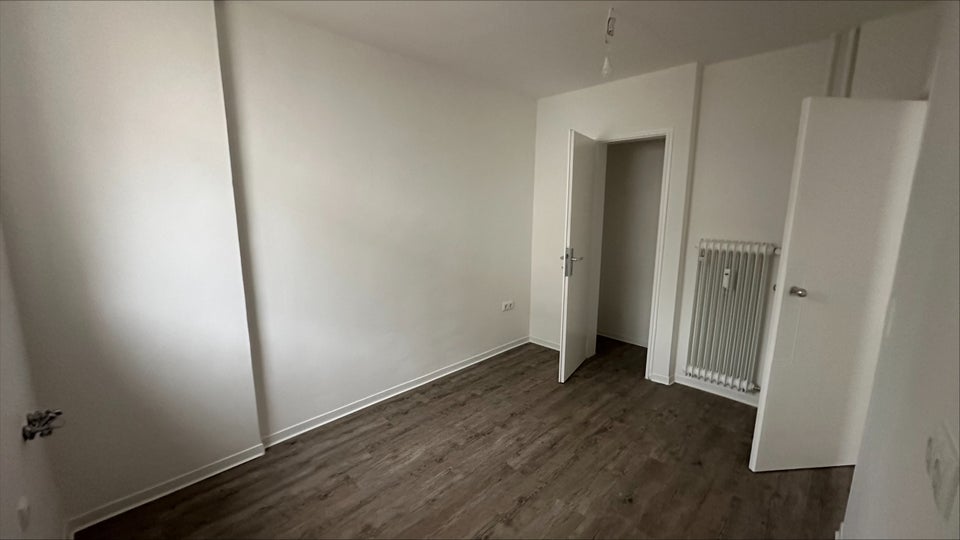 EG / 3 Zimmer ab sofort (frisch saniert) - Foto 4