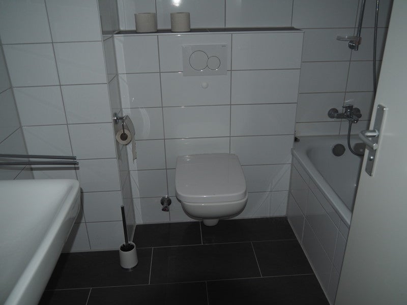 AC-West (Hörn): Helle 3-Zi.-Whg. m. Balkon und Einbauküche - Photo 4