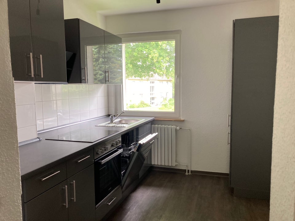 Preiswerte 2-Zimmer-Stadtwohnung mit Einbauküche - Foto 3