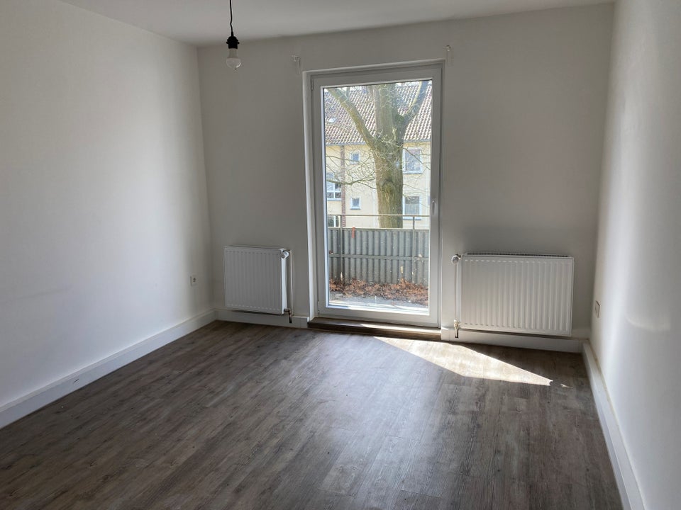 Renovierte 2-Zimmer-Wohnung mit Balkon - Foto 2