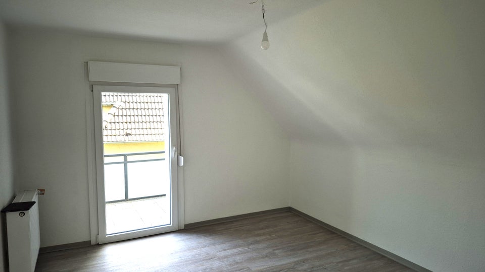 Ihre Zukunft - Ihre Wohnung: komplett renovierte 3-Zi.-DG-Wohnung mit Balkon - Photo 5