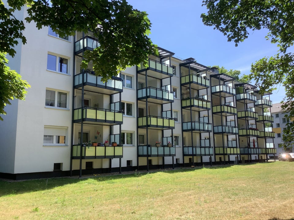 Lichtdurchflutete 2-Zimmer-Wohnung mit traumhaftem Balkon - Foto 2