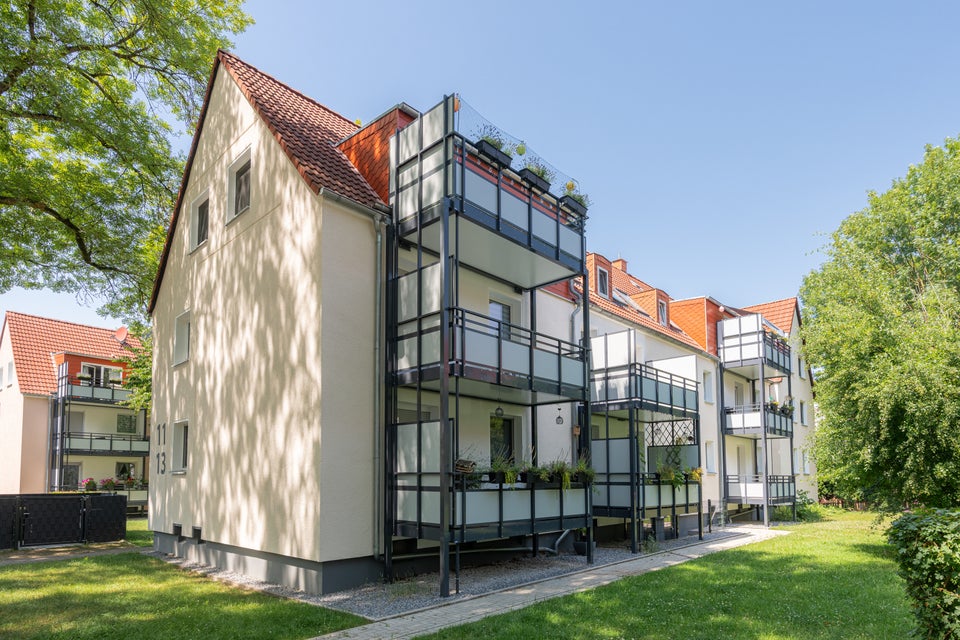 FRISCH renovierte 3-Zimmer Dachgeschosswohnung in wunscherschöner Siedlung - Photo 2