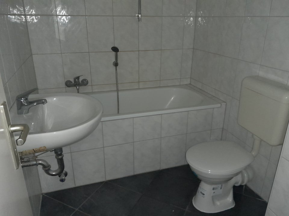 AC-Zentrum: Schöne helle 2-Zi.-Whg. m. Balk., direkt hinter dem Hbhf zwischen Zentrum u. Burtscheid - Photo 2