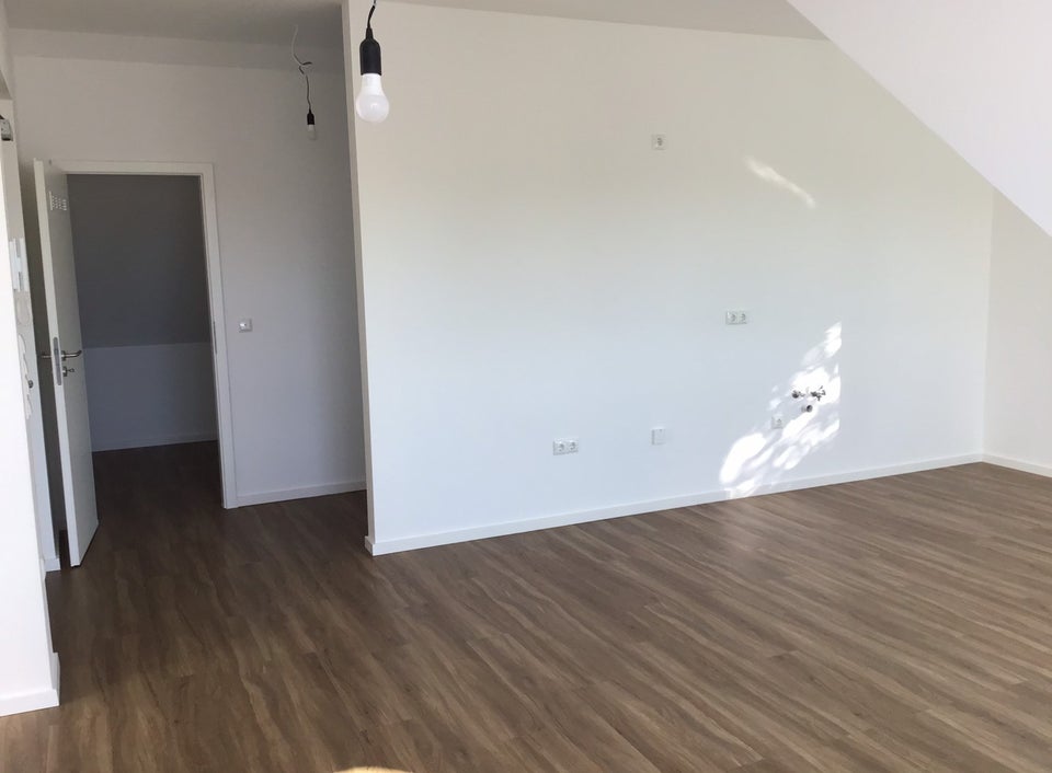 Lichtdurchflutete 3-Zimmer-Dachgeschosswohnung mit Loggia-Balkon - Photo 3