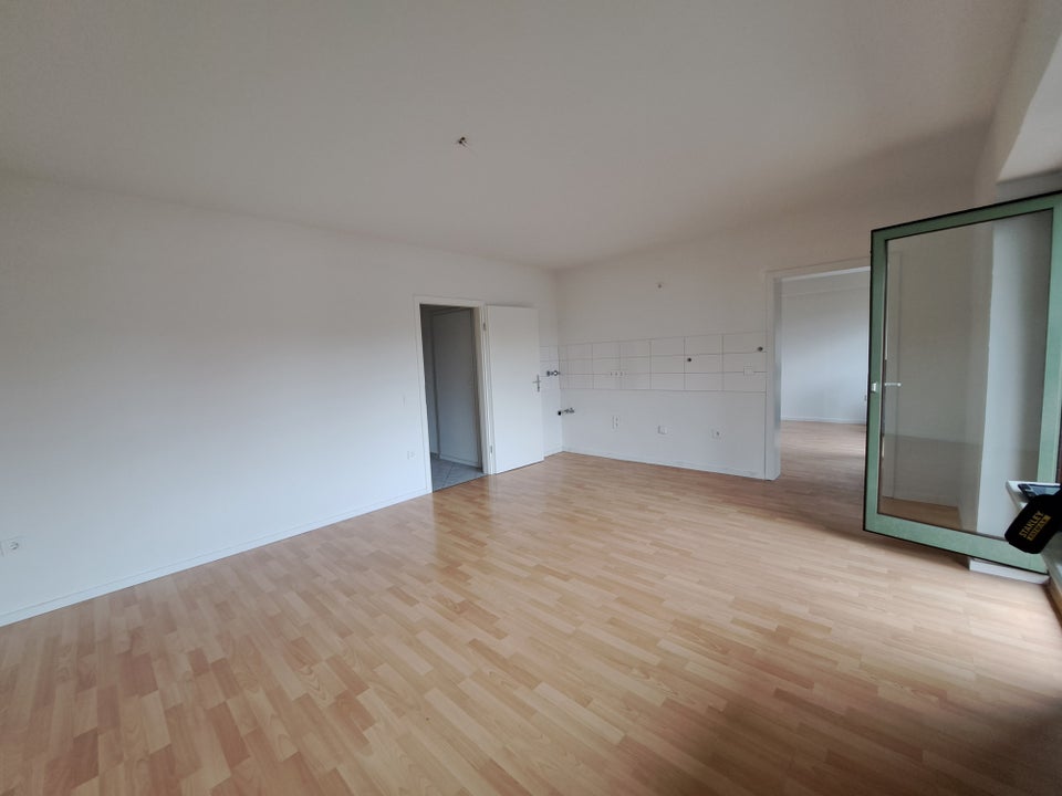 Schöne 2-Zimmerwohnung mit Dusche,2 Balkone und Laminat... - Photo 3