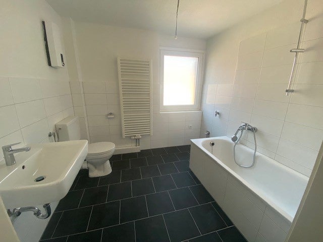 Familienfreundliche 3 ZI-Wohnung-Essen-Nordviertel-twl. Parkettboden !! - Photo 2
