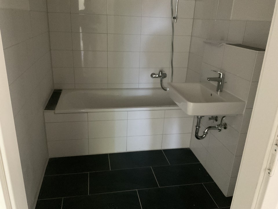 Moderne und großzügig geschnittene Familienwohnung kurzfristig verfügbar - Foto 3