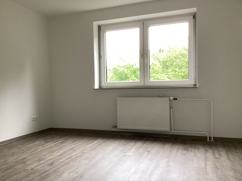 Großzügige 3,5-Zimmer-Wohnung mit Balkon in grüner Lage - Foto 2