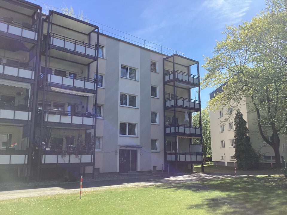 Schöne 3,5 ZImmerwohnung im 2. OG mit Balkon - Foto 1