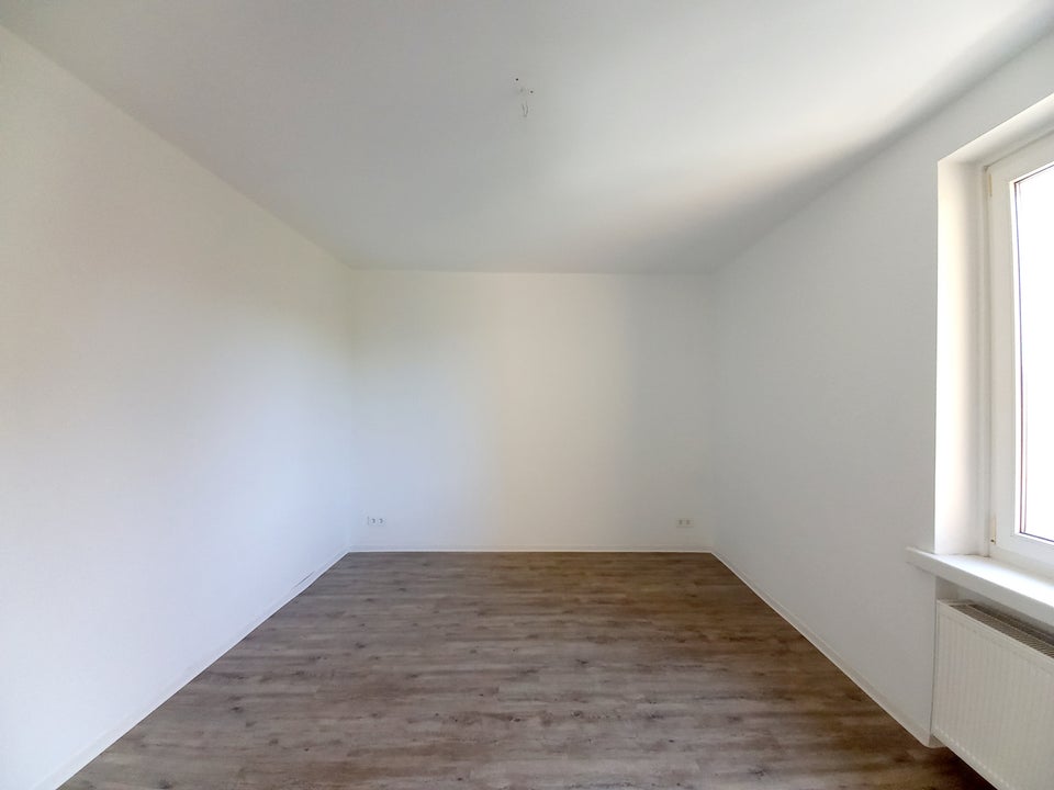 Familien aufgepasst! Günstige 4 Zimmerwohnung ab sofort beziehbar! - Foto 3