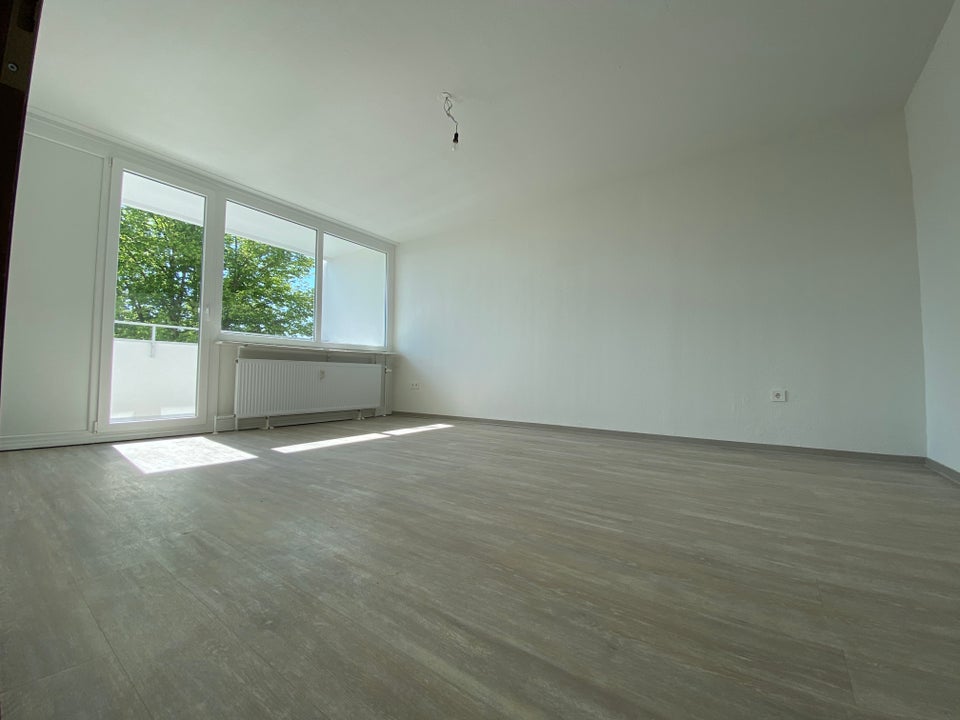 3-Zimmer-Wohnung mit Aufzug und renovierter Wohnung - Photo 1