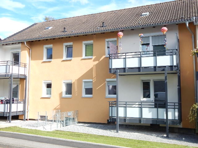 Ihr neues Zuhause: renovierte 3-Zimmer-Wohnung mit großem Balkon - Photo 2