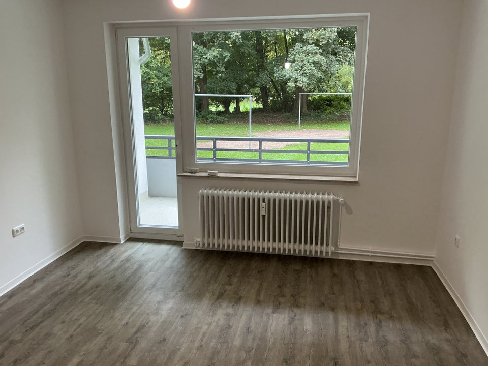 Schöner Wohnen in dieser günstig geschnittenen 4-Zi.-Wohnung - Foto 1