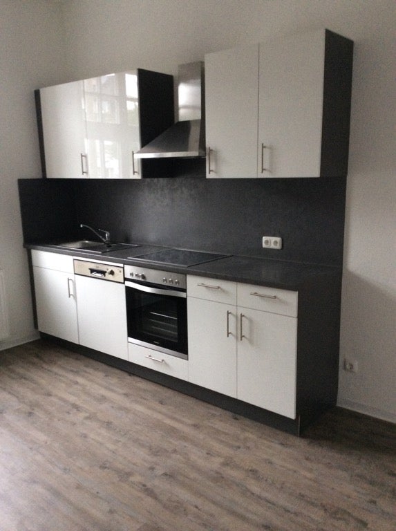 Sehr schöne 2-Zimmer-Altbauwohnung mit Einbauküche und Laminat!!! - Foto 5