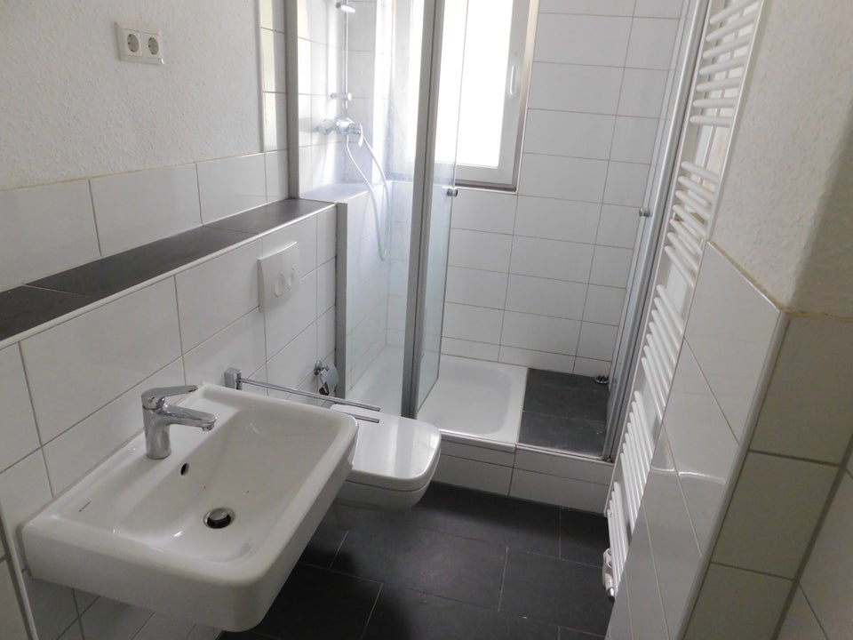 2 Zimmer Wohnung mit etwas Farbe leicht einzugsbereit! - Foto 3