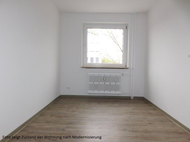 Einziehen und Wohlfühlen - 3-ZKDB im EG mit Balkon zentral gelegen und renoviert... - Photo 4