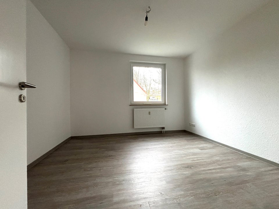 3-Zimmer Wohnung in frisch modernisiertem Gebäude mit nagelneuem Bad - Photo 4