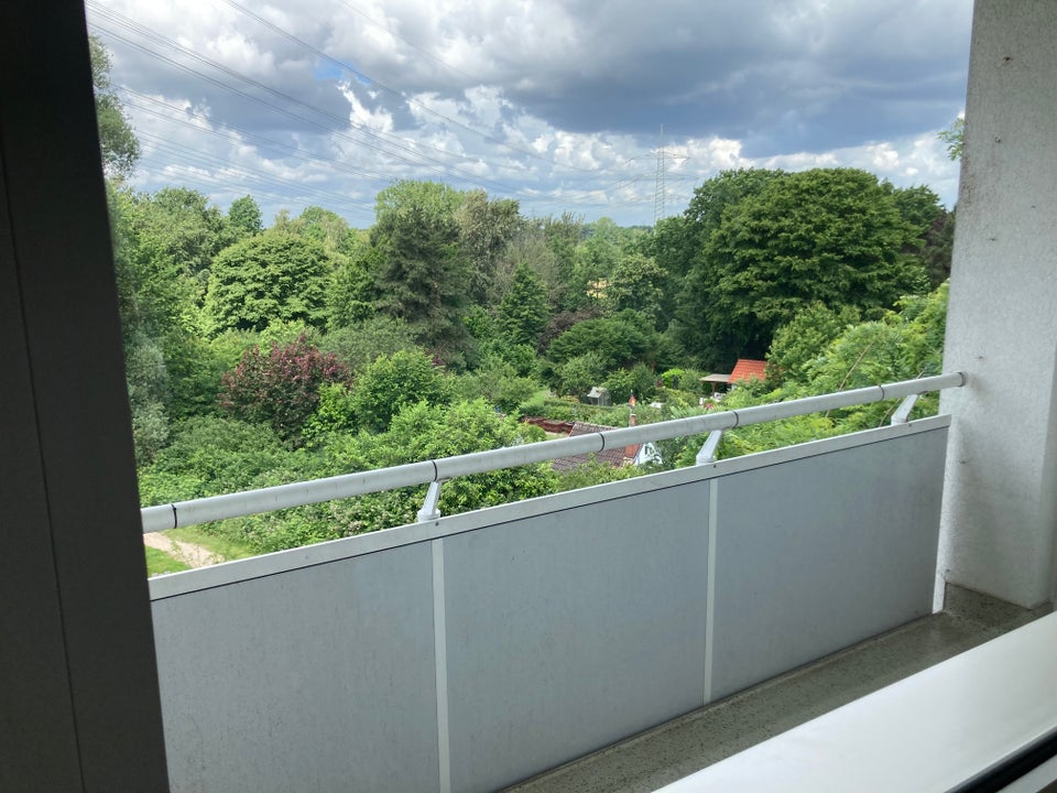 Hier hat jeder Platz: günstig geschnittene 3 - Zi.-Wohnung mit Ausblick ins Grüne - Foto 2