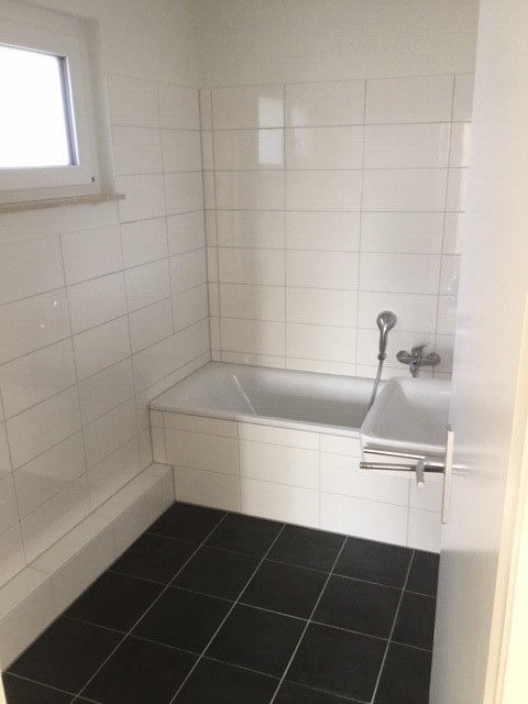 Helle 2,5-Zimmerwohnung mit Balkon zu vermieten in Baumheide - Foto 3