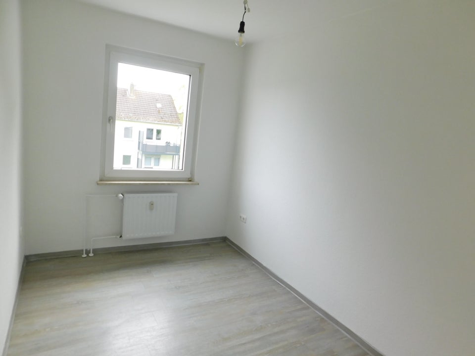 Schöne 3-Zimmer-Wohnung mit großem Balkon! - Foto 2