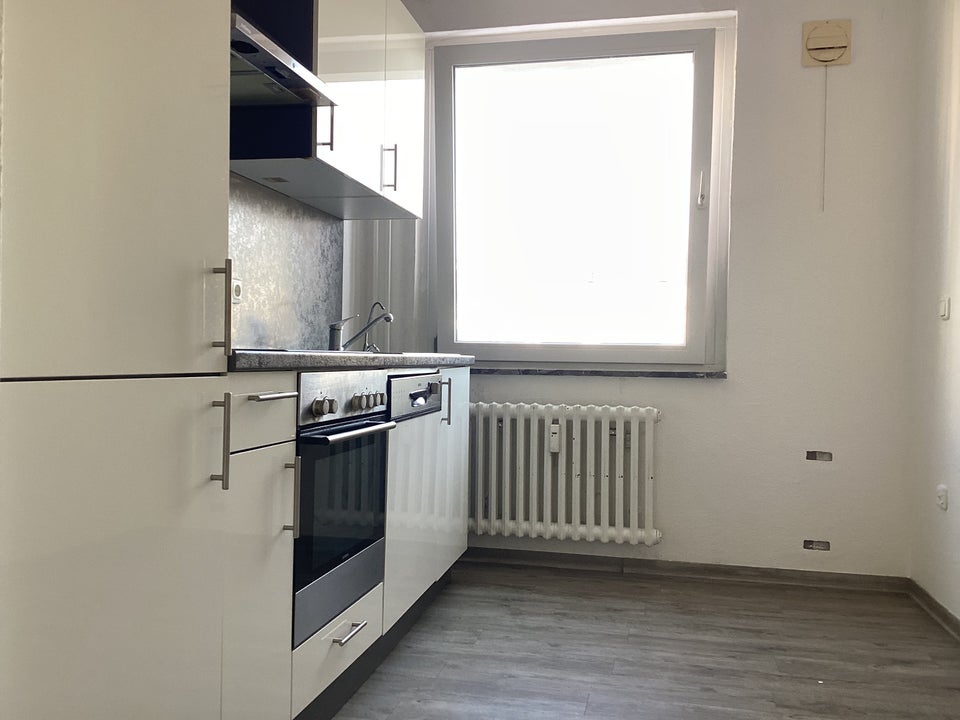 Helle 3-Zimmerwohnung mit Einbauküche und Balkon - Foto 1