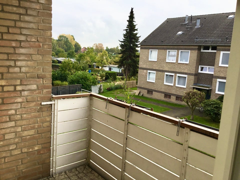 Wohn(t)raum - Ruhig gelegene 3-Zimmer-Wohnung mit Balkon - Photo 2