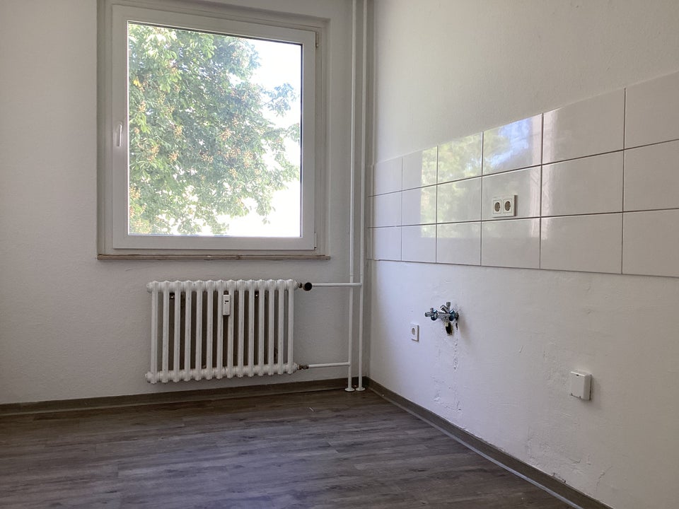 Geräumige 3-Raumwohnung mit Balkon und Blcik ins Grüne - Foto 1