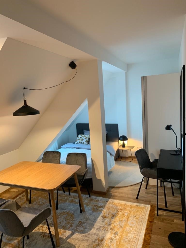 Schönes 1,5-Zimmer-Apartment mit Blick auf die Berge! - Foto 1