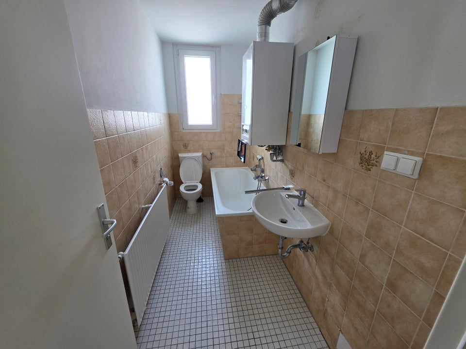 3-Zimmer-Wohnung mit neuem Bad+ Design-Vinyl-Böden in Oberbilk - Foto 3