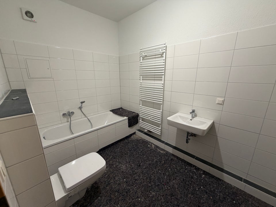 Großzügige Zwei-Zimmer-Wohnung mit Fußbodenheizung im Bad - Foto 5