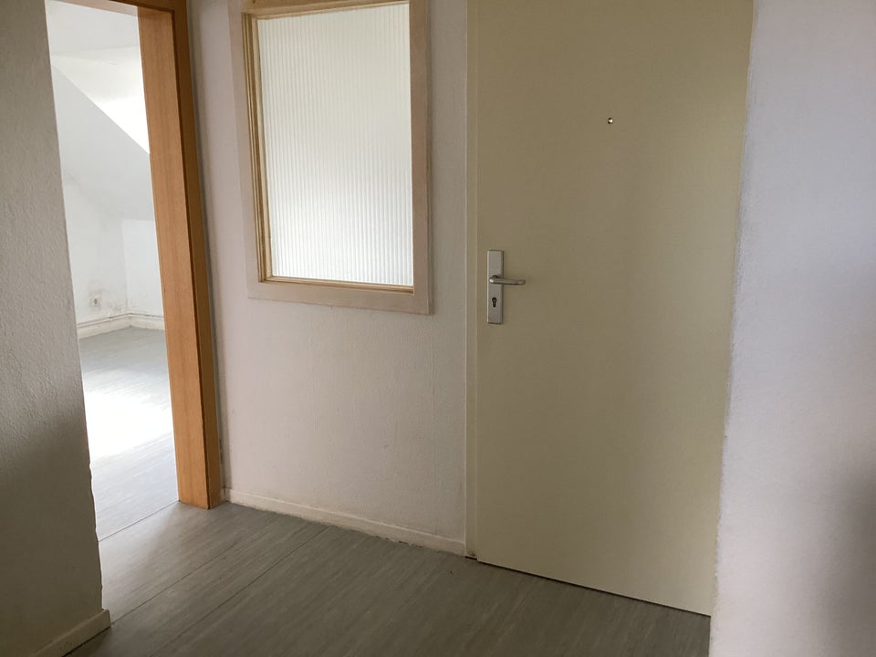 Gemütliches Nest unter dem Dach - frisch renoviert! - Foto 3