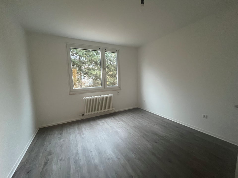 Wohnglück - günstige 3-Zimmer-Wohnung in grüner Wohnlage - Foto 1