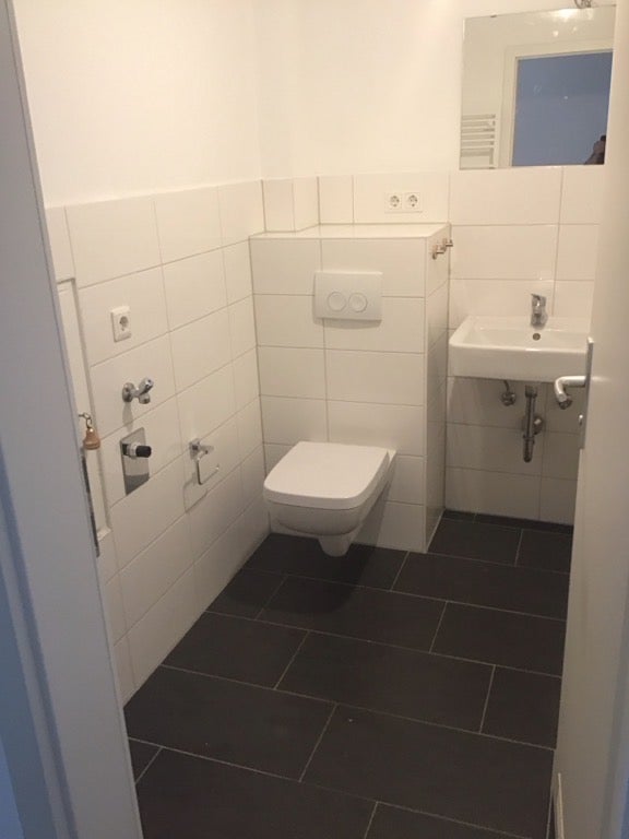 Sanierte 2-Zimmer mit EInbauküche und Balkon - Foto 2