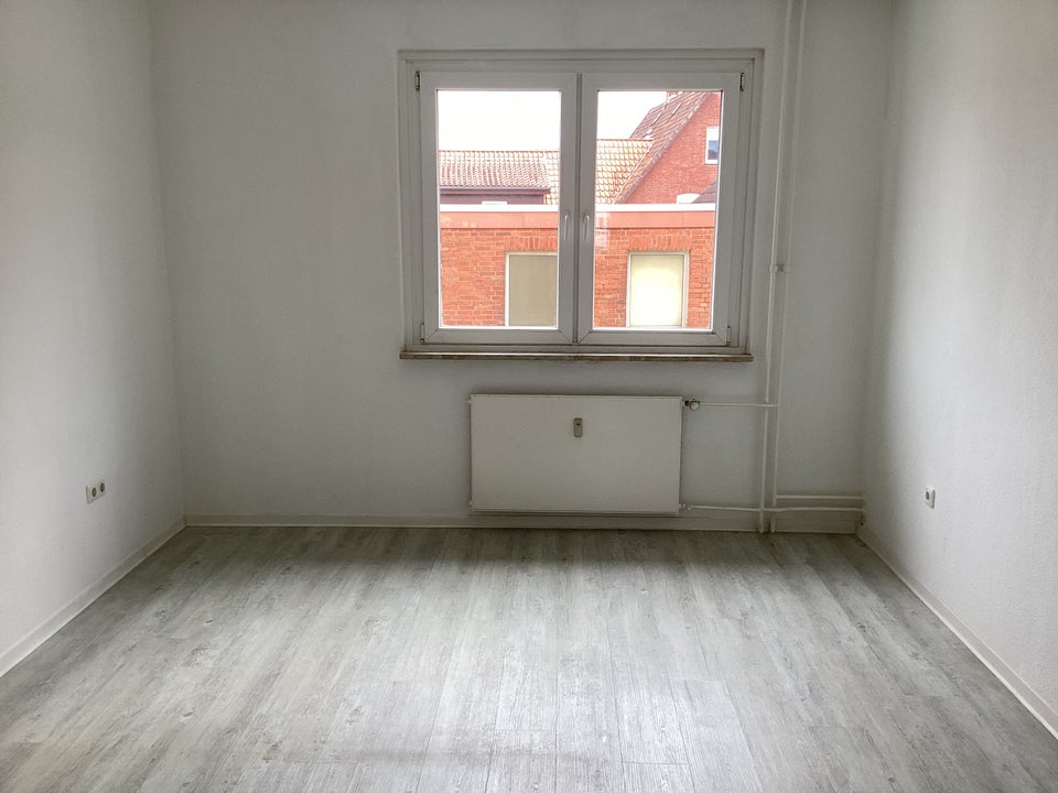 BARSINGHAUSEN NAHE DEISTER: Renoviert 2,5-Zimmer-Wohnung mit ca. 61 m² – ab sofort bezugsfrei - Foto 1