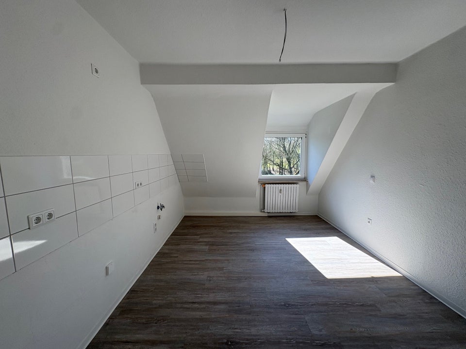 Bezaubernde Dachwohnung zum kleinen Preis - Foto 4