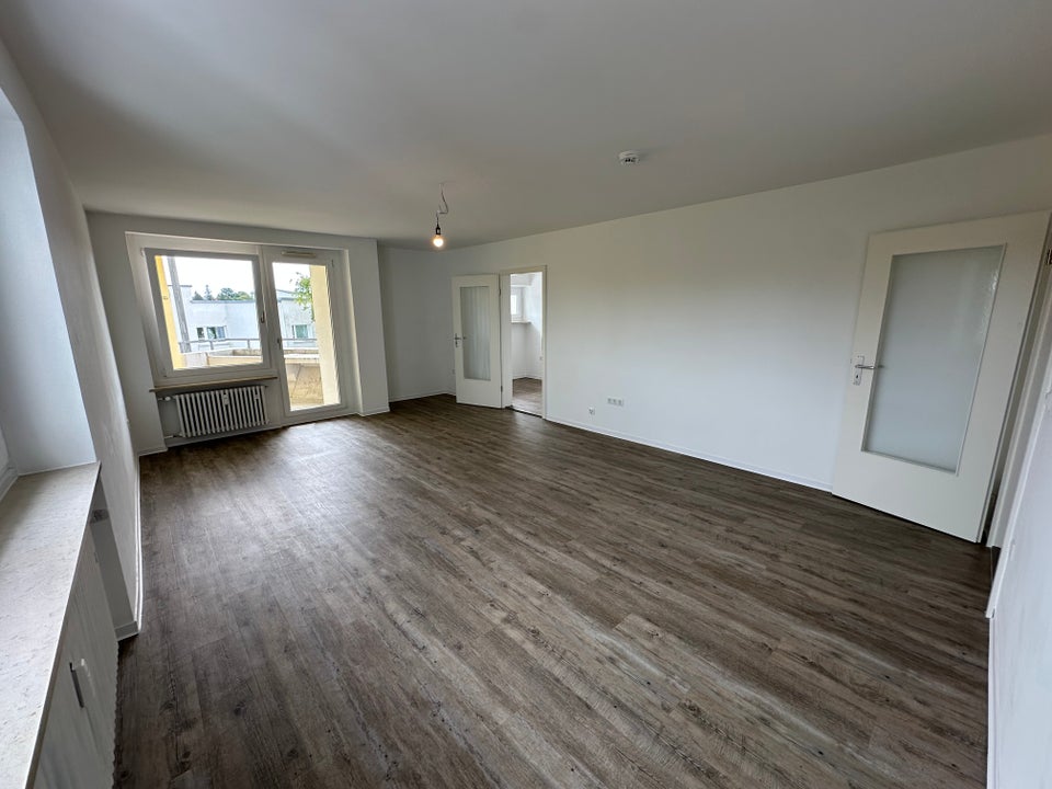 Tolle Aussicht! Große 2-Zimmer-Wohnung mit Balkon - Photo 1