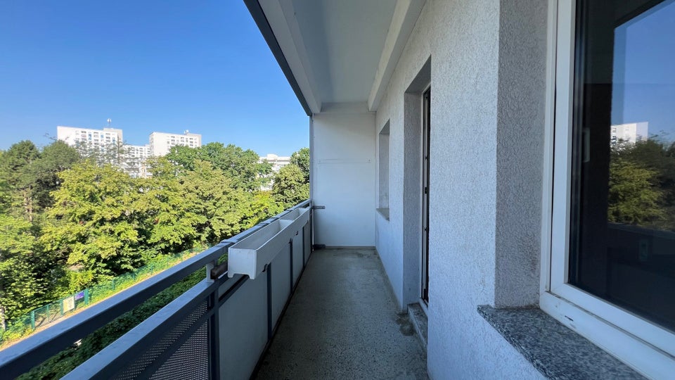 Frisch sanierte 4-Zimmerwohnung mit Balkon und Aufzug sucht neue Mieter! - Foto 3