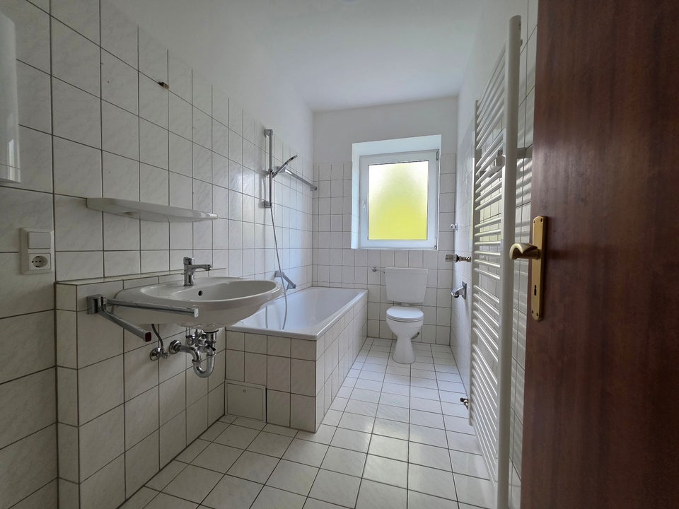 Perfekt für uns: günstige 2-Zimmer- EG Wohnung - Photo 2