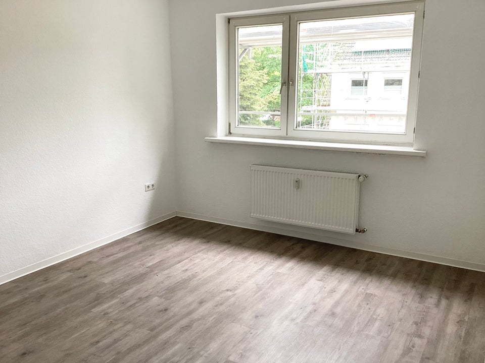 Hier wird modernisiert - gemütliche 3-Zimmer-Wohnung mit Balkon - Foto 1